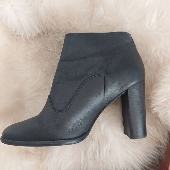 UGG Delores Stacked 3.5" Heel Ankle Boots - Black Size 9 Classic - Picture 6 of 13